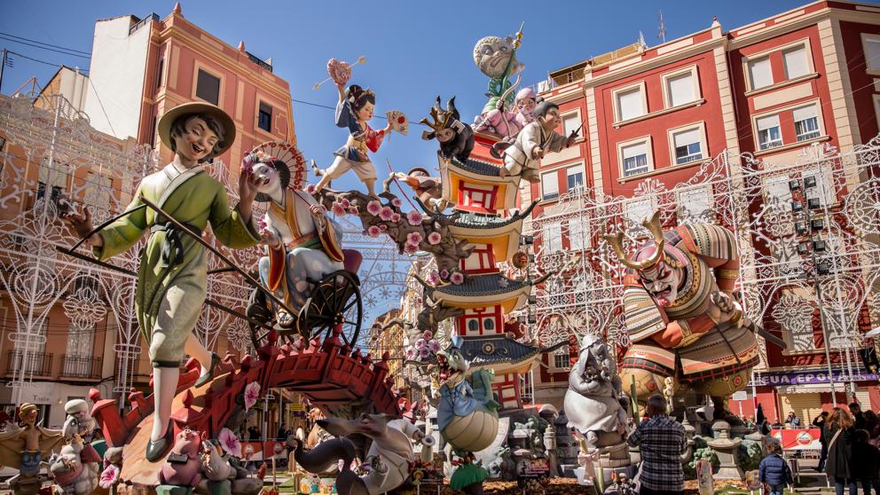 la_plantà_de_las_fallas_de_Valencia.jp